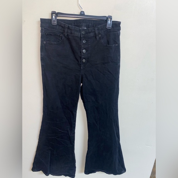 American Eagle Outfitters Denim - Cute black American eagle flare jeans